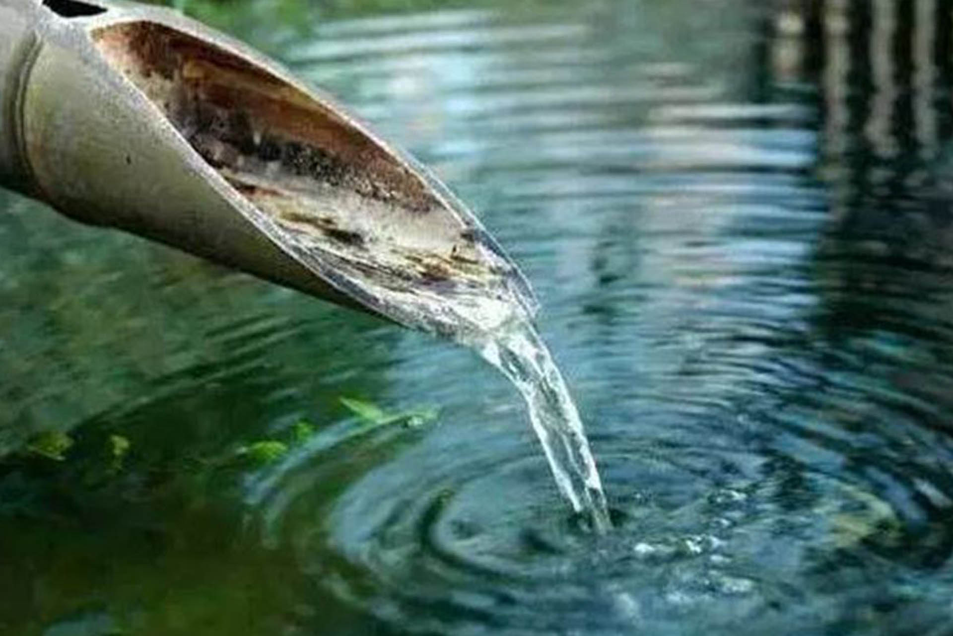 agua cayendo